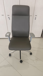 EXECUTIVE CHAIR