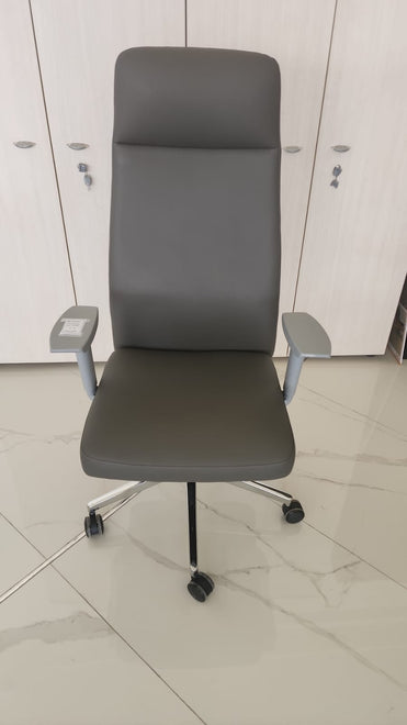 EXECUTIVE CHAIR