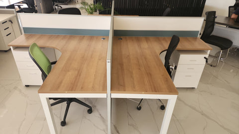 4 PERSONS WORKSTATION