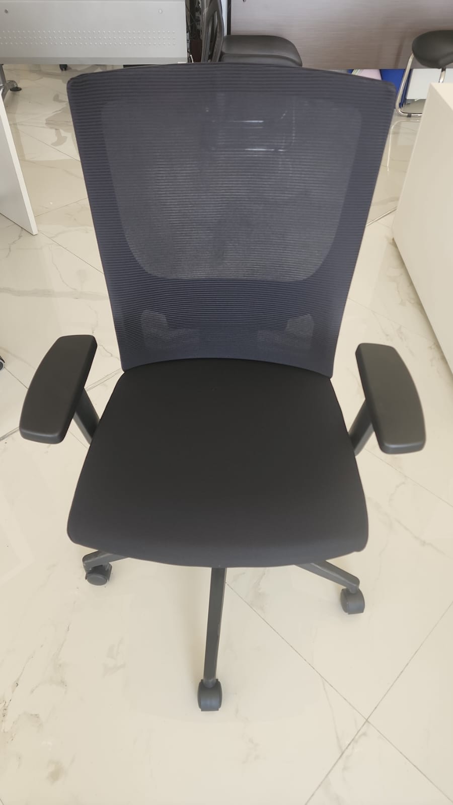 MEDIUM BACK CHAIR