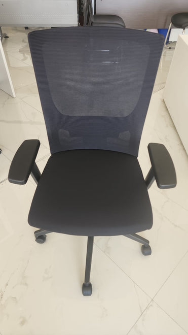 EXECUTIVE MEDIUM BACK CHAIR